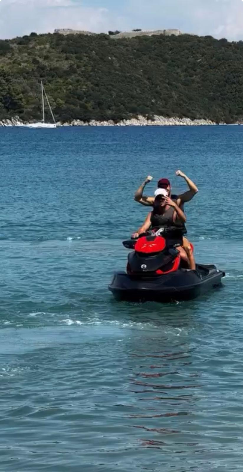 Thumbs up, Victory signs, peace signs, whatever fits